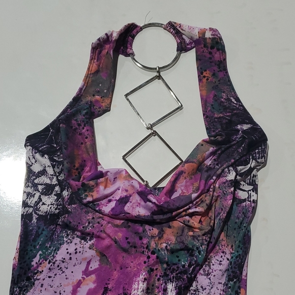 Halter top. - Picture 2 of 5